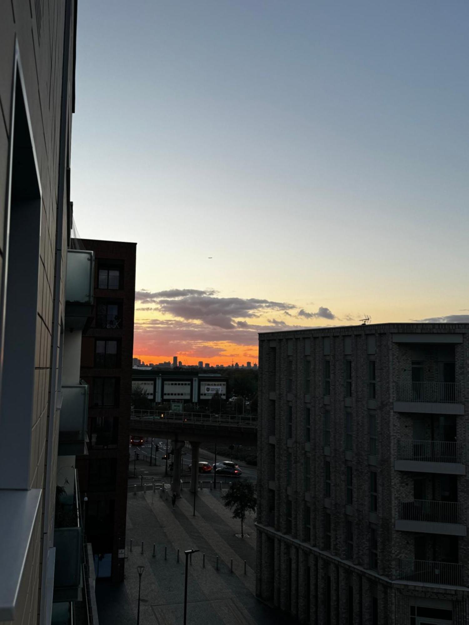 Luxury Entire 1 Bed Flat, Excel, Airport, Custom House *